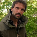 Marco Priori lives in the woods with Natural Survival tecniques