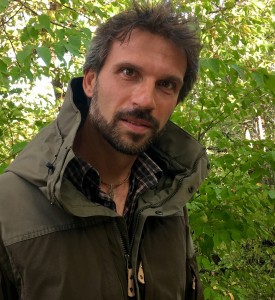 Marco Priori lives in the woods with Natural Survival tecniques
