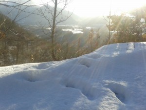 Panorama di Leonessa con la Neve dal RedFox Base Camp